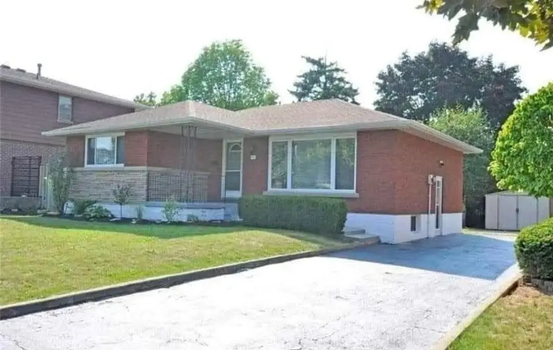 102 Laurier AVE #basement room for rent, Hamilton, ON L9C 3S4