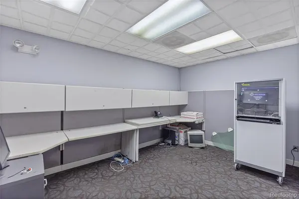 1250 W Hamlin RD, Rochester Hills, MI 48309