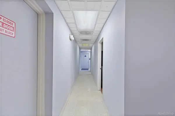 1250 W Hamlin RD, Rochester Hills, MI 48309