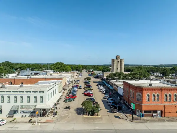 114 N Avenue D, Clifton, TX 76634