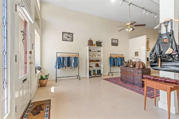 114 N Avenue D, Clifton, TX 76634