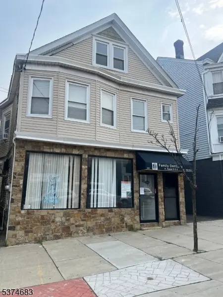 222 Haledon Ave, Prospect Park Boro, NJ 07508