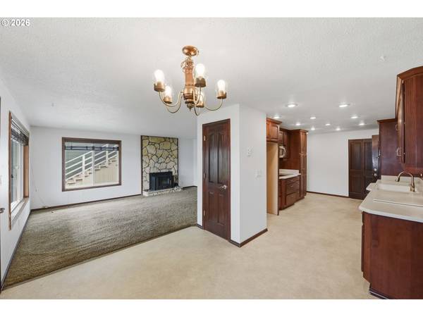 955 STATE ST, North Bend, OR 97459