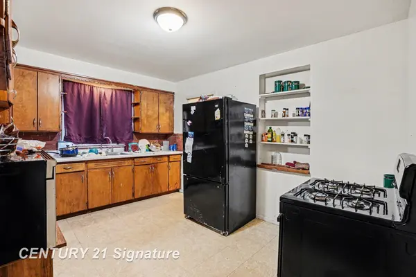 2002 Marquette ST, Saginaw, MI 48602