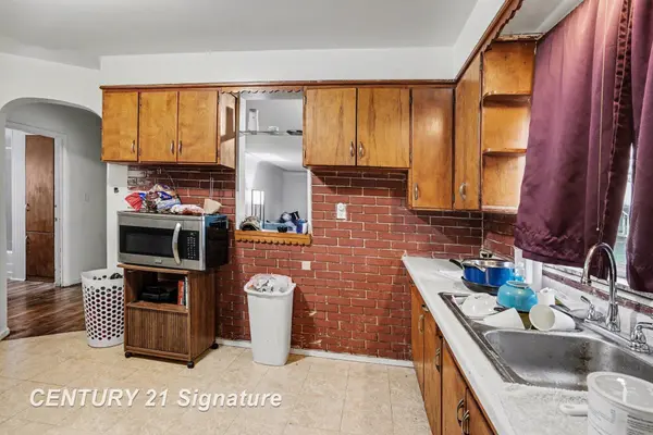 2002 Marquette ST, Saginaw, MI 48602