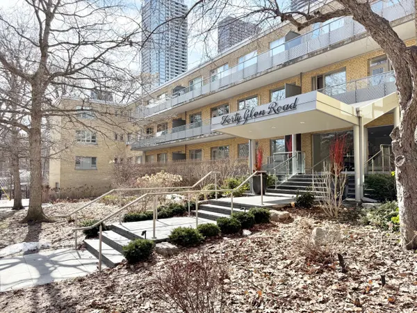 40 Glen RD #204, Toronto C09, ON M4W 2V1