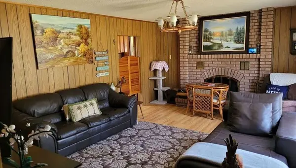 16 Fredrick AVE, Tiny, ON L0L 1P0