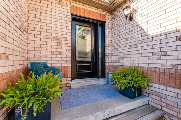 59 Edwards DR, Barrie, ON L4N 9K8