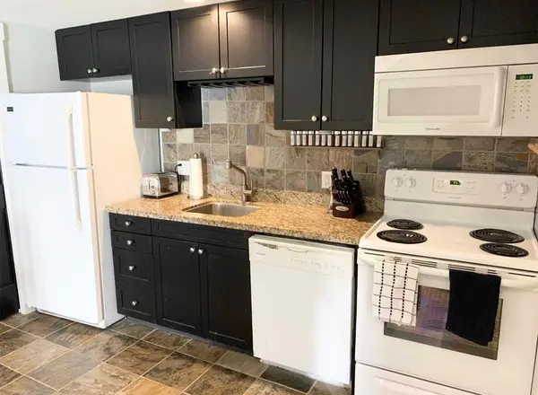 5 Dawson DR #322, Collingwood, ON L9Y 5B4