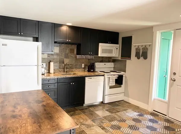 5 Dawson DR #322, Collingwood, ON L9Y 5B4