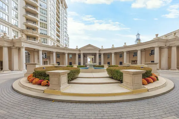 2287 Lake Shore BLVD #906, Toronto W06, ON M8V 3Y1