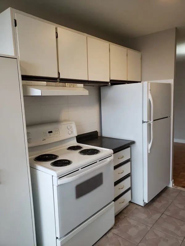 4 Kings Cross RD #1806, Brampton, ON L6T 3X8