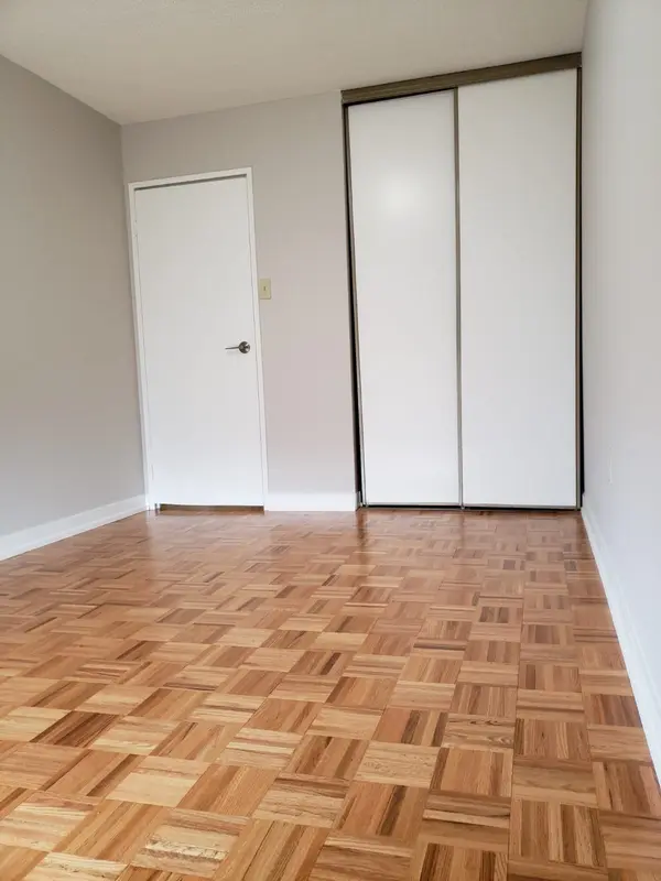 4 Kings Cross RD #1806, Brampton, ON L6T 3X8