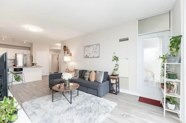 3504 Hurontario ST #1702, Mississauga, ON L5B 0B9