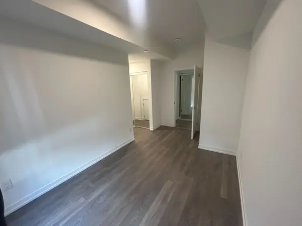 115 Canon Jackson DR #101, Toronto W04, ON M6M 0B7