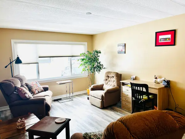 12 Velma ST, Strathroy-caradoc, ON N7G 3L3