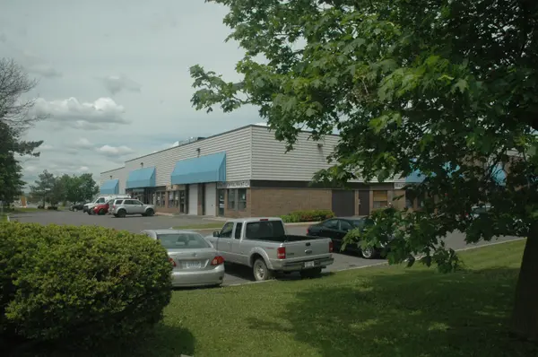 65 Bentley AVE #4 & 5, Country Place - Pineglen - Crestview And Area, ON K2E 8B4