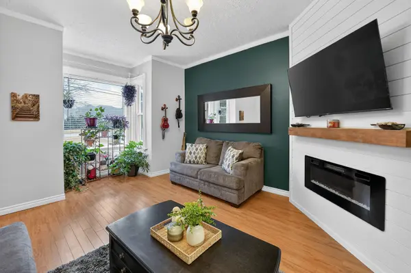 287 Main ST E, Grimsby, ON L3M 1P9