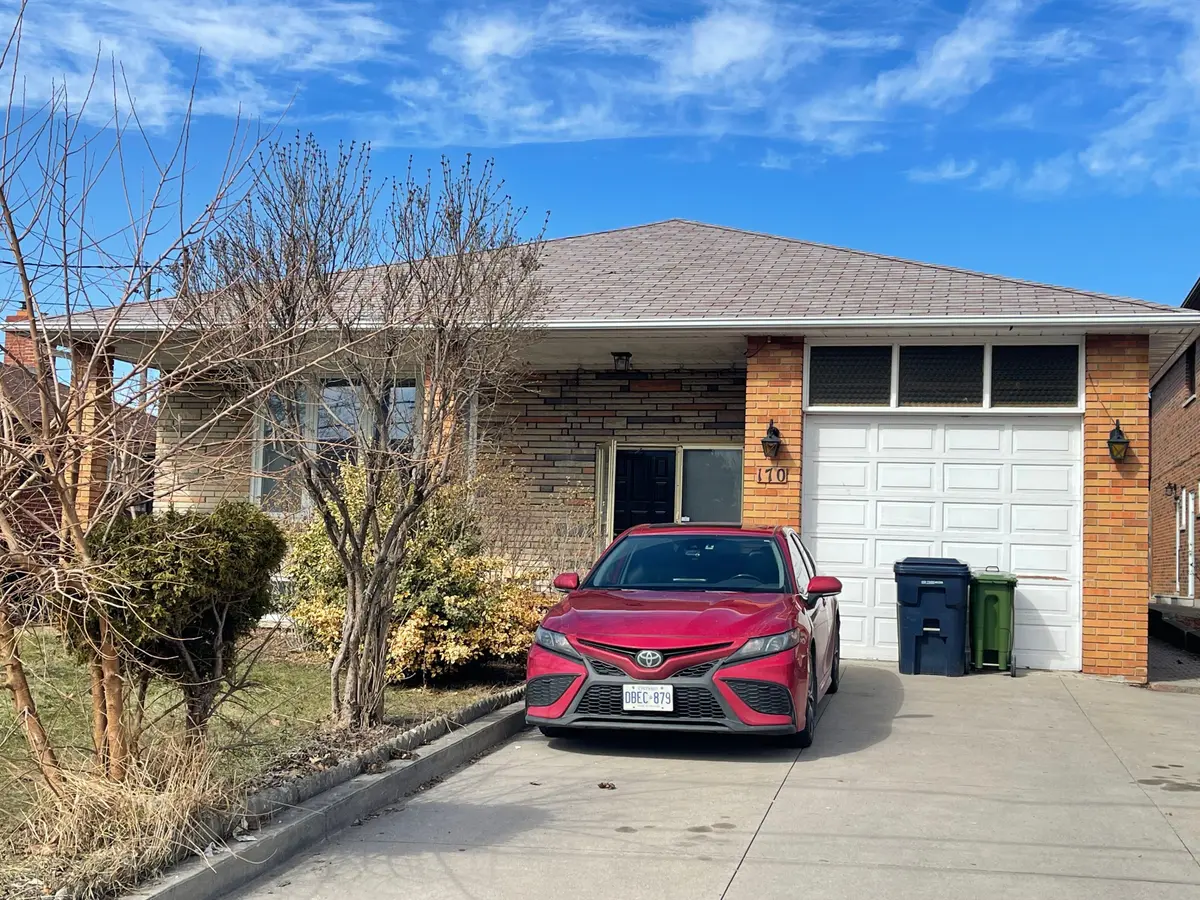 170 Gracefield AVE, Toronto W04, ON M6L 1L5