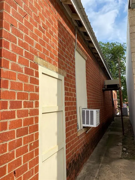 111 E Wallace Highway, San Saba, TX 76877