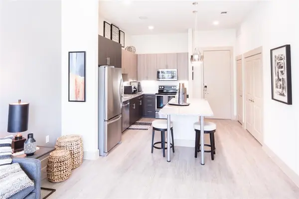 901 N Zang Boulevard #200, Dallas, TX 75208