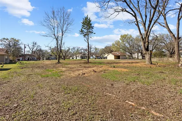 715 E Cherry Street, Paris, TX 75460