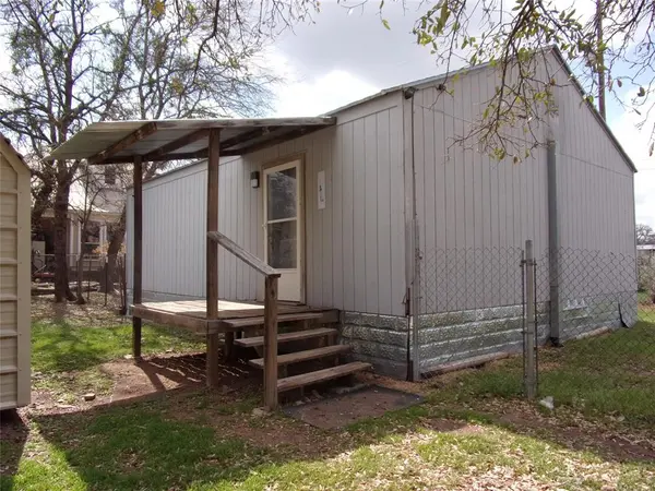 403 S Live Oak Street, San Saba, TX 76877