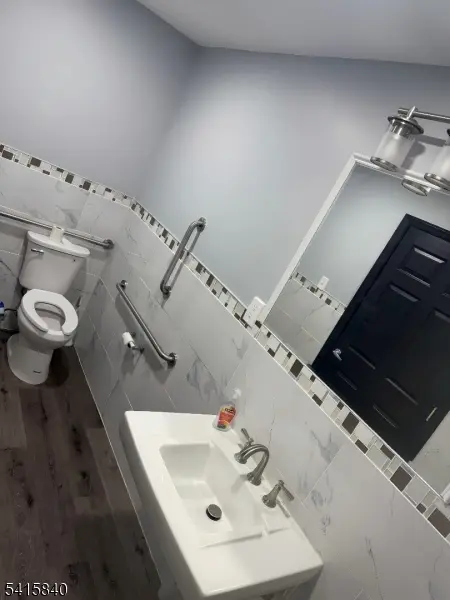 865 Teaneck Rd, Teaneck Twp., NJ 07666