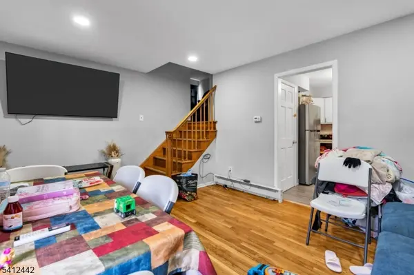 208 E Price St, Linden City, NJ 07036