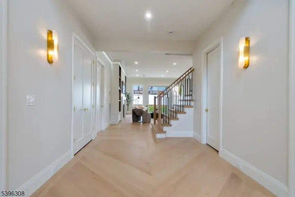 333 Harrison St, Paramus Boro, NJ 07652