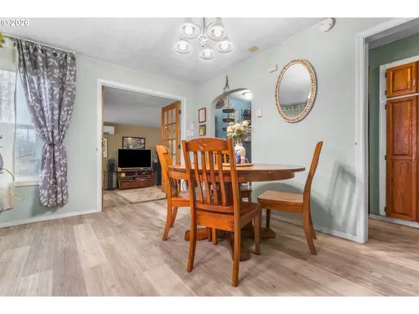 2045 LIBERTY ST NE, Salem, OR 97301