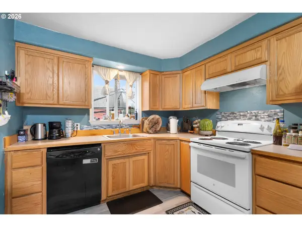 2045 LIBERTY ST NE, Salem, OR 97301