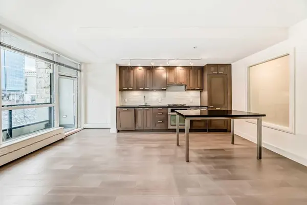 222 RIVERFRONT AVE SW #322, Calgary, AB T2P 0X2