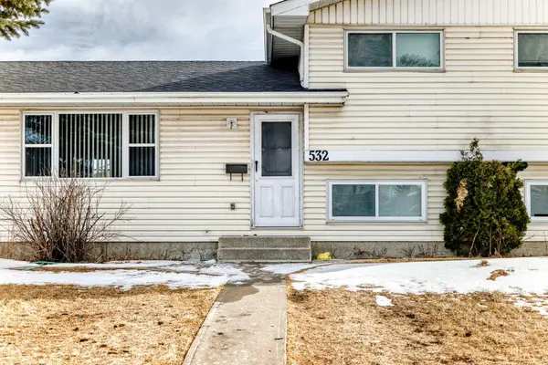 532 Rundleridge DR NE, Calgary, AB T1Y2K7