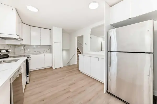 532 Rundleridge DR NE, Calgary, AB T1Y2K7