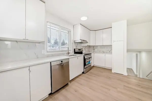 532 Rundleridge DR NE, Calgary, AB T1Y2K7