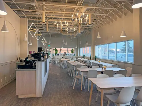 460 Erin Woods DR SE, Calgary, AB T2G 3A5