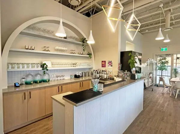 460 Erin Woods DR SE, Calgary, AB T2G 3A5