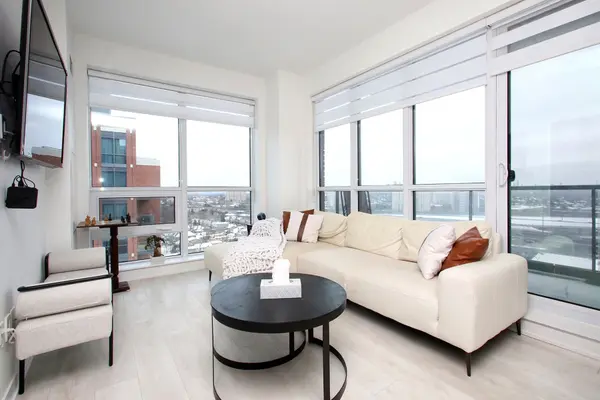 31 Tippett RD #1421, Toronto C06, ON M3H 0C8