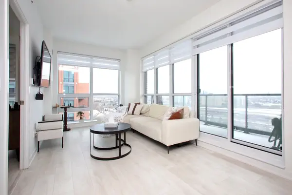 31 Tippett RD #1421, Toronto C06, ON M3H 0C8