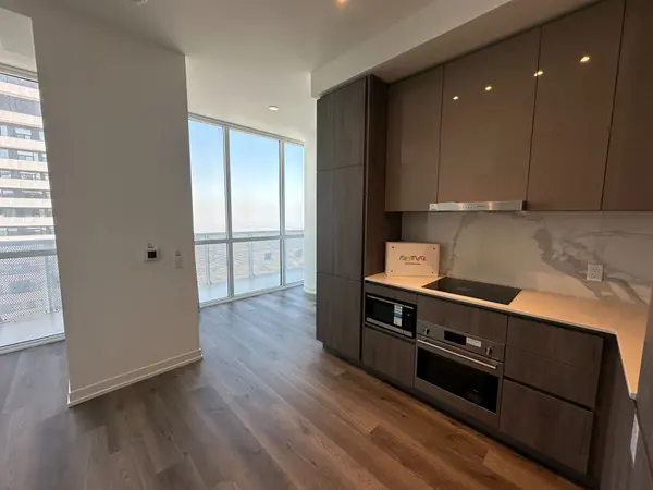 8 Interchange WAY #PH102, Vaughan, ON L4K 5Z7