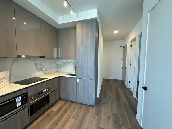 8 Interchange WAY #PH102, Vaughan, ON L4K 5Z7