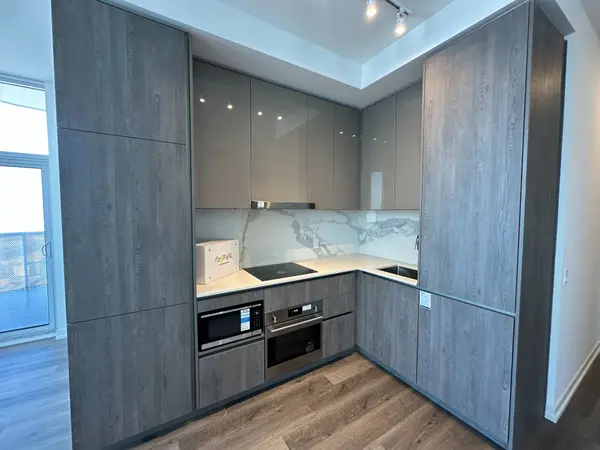 8 Interchange WAY #PH102, Vaughan, ON L4K 5Z7