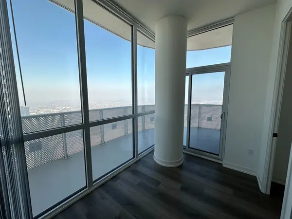 8 Interchange WAY #PH102, Vaughan, ON L4K 5Z7