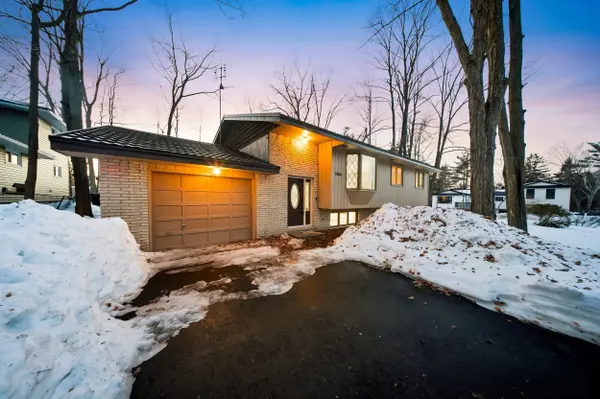 3866 Dixon RD, Innisfil, ON L9S 2R9