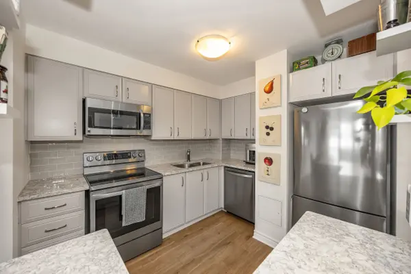 2871 Richmond RD #111, Britannia Heights - Queensway Terrace N And Area, ON K2B 8M5