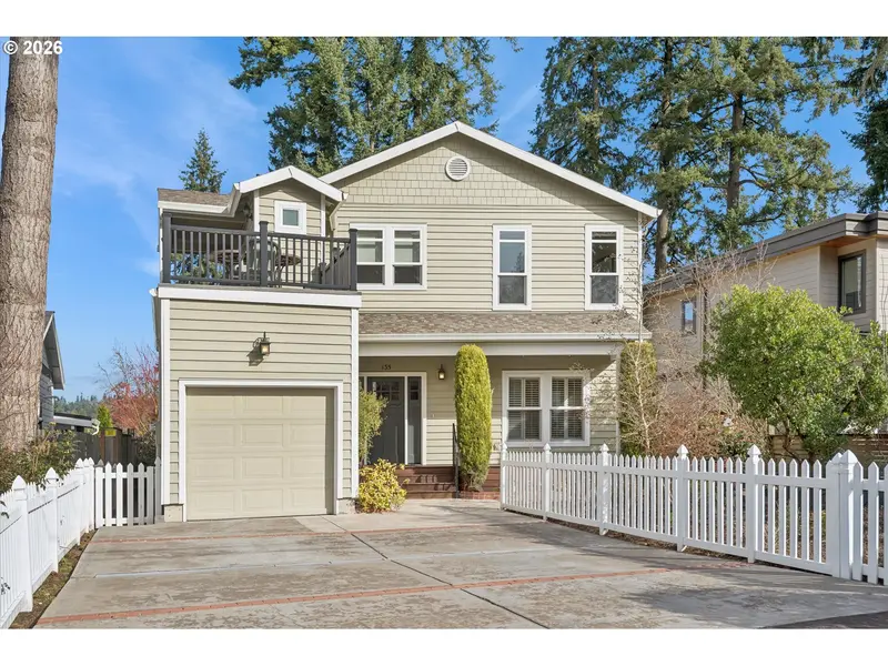 135 MIDDLECREST RD, Lake Oswego, OR 97034