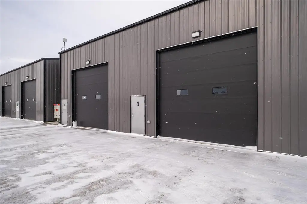 735 Schultz RD, Niverville, MB R0A 1E0