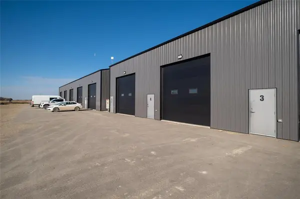 735 Schultz AVE, Niverville, MB R0A 1E0