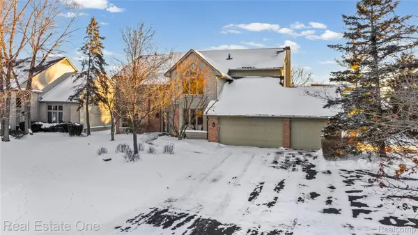 5087 Village Place CT, West Bloomfield Charter Township, MI 48322